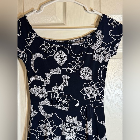 Snap Navy & White Floral Fit & Flare Skater Dress - Size Medium - Picture 3 of 8